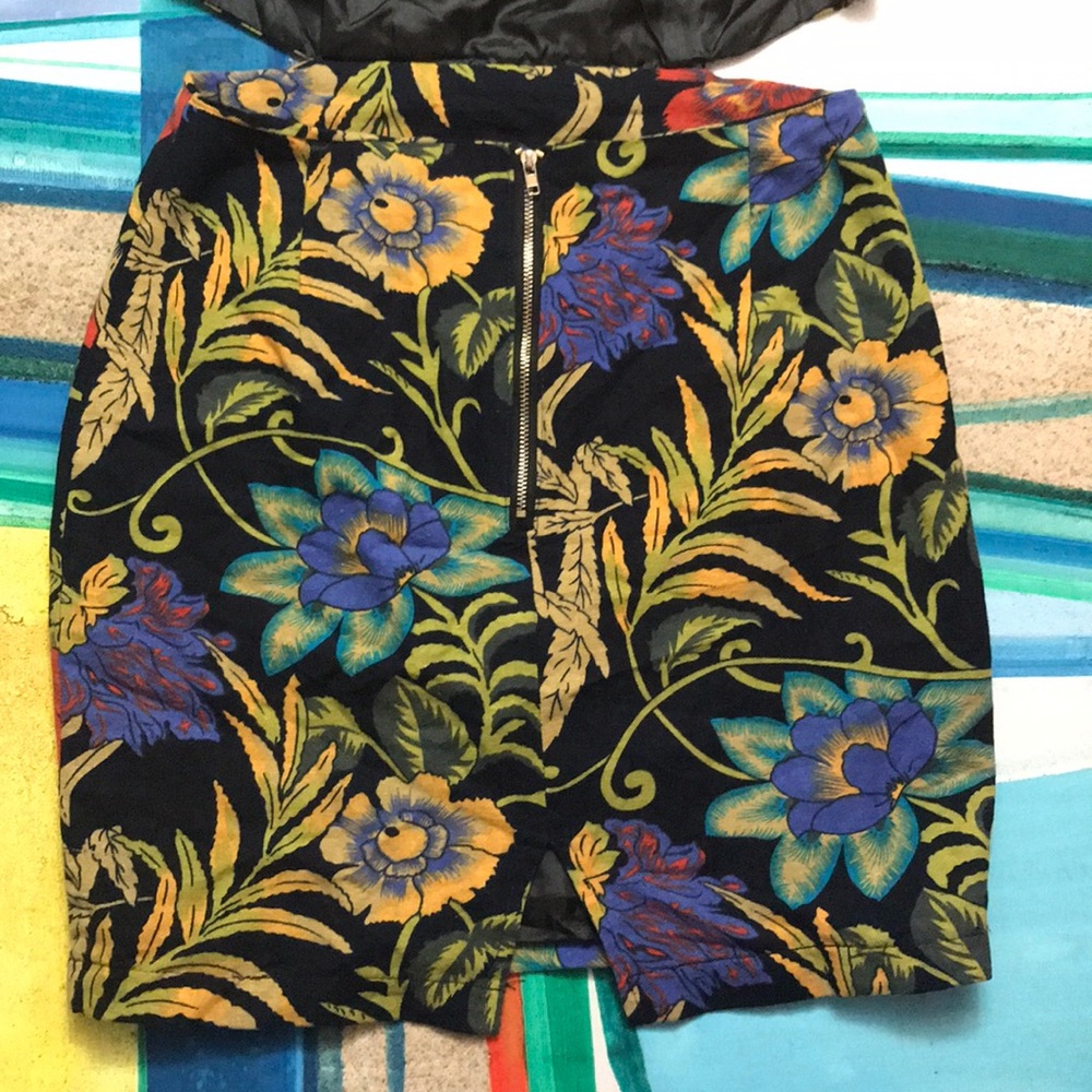 Printed Cut-out Dress - Picture 4 of 4